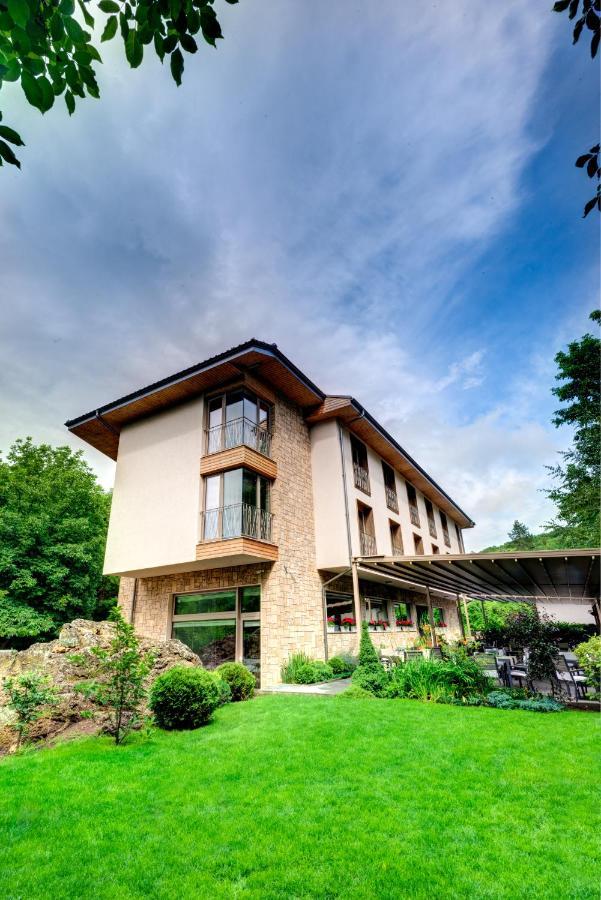 Hotel & Relax Zone Cattleya Krushuna Dış mekan fotoğraf