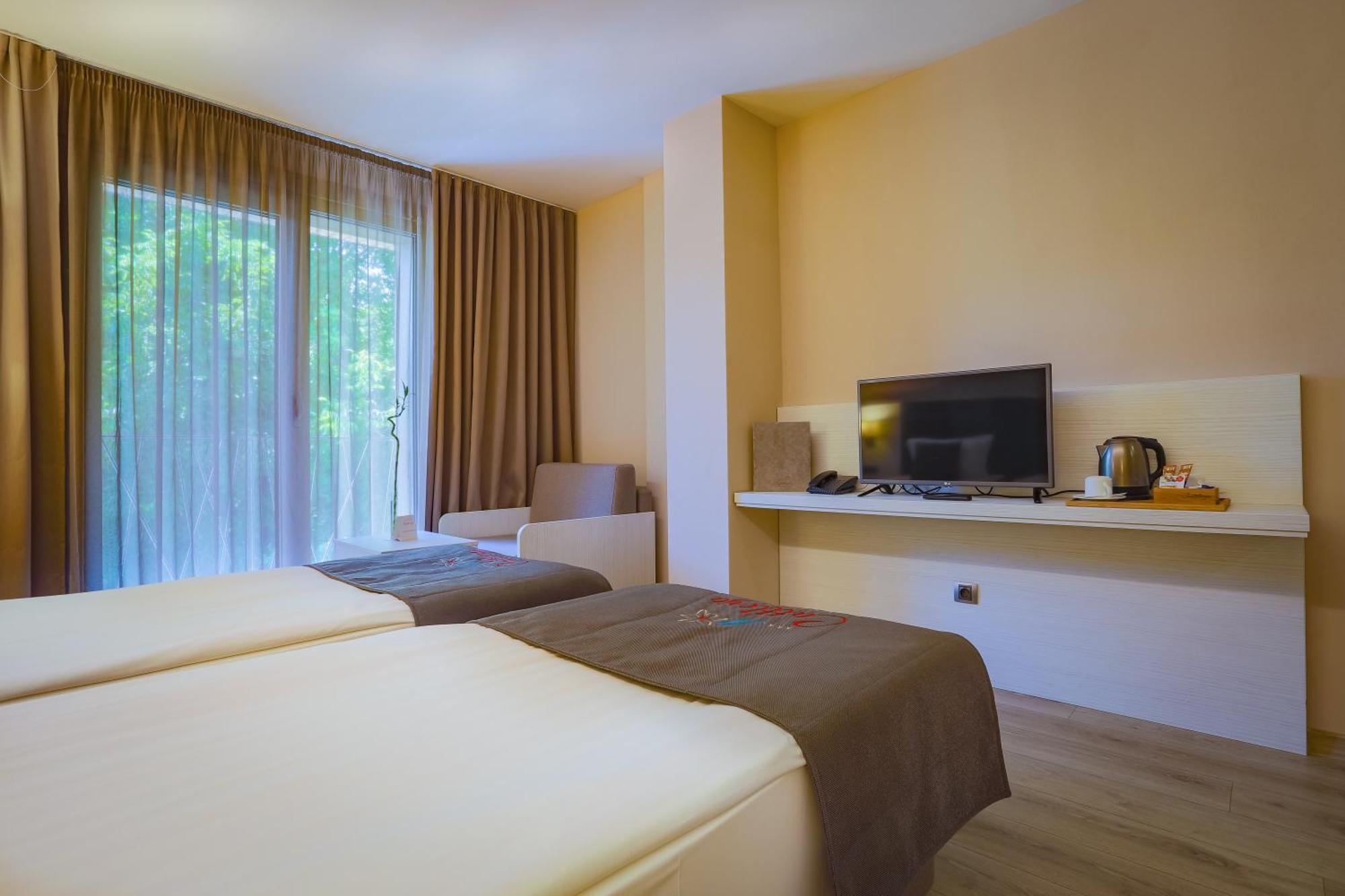 Hotel & Relax Zone Cattleya Krushuna Dış mekan fotoğraf